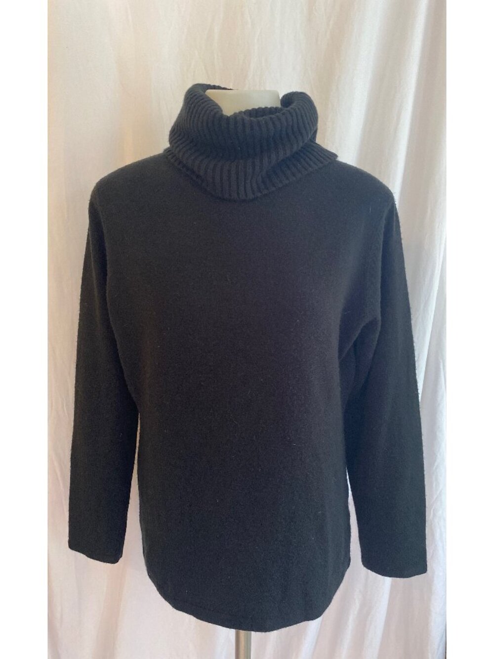 Carolyn Taylor For By Design Essentials Black Vintage Turtleneck Sweater